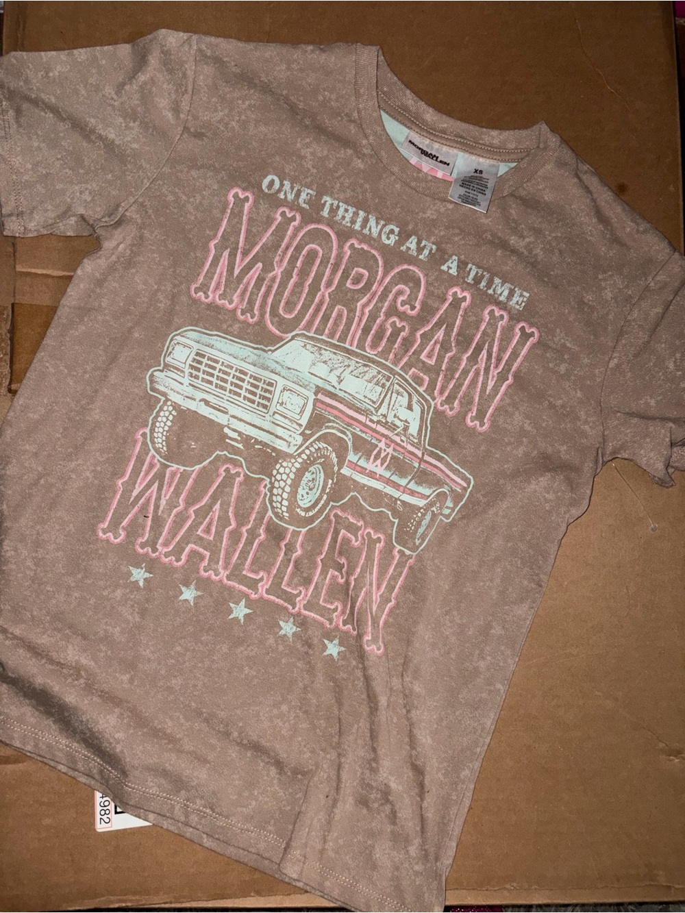 ' Morgan Wallen Graphic Tee with Pink & Cream Print Xs